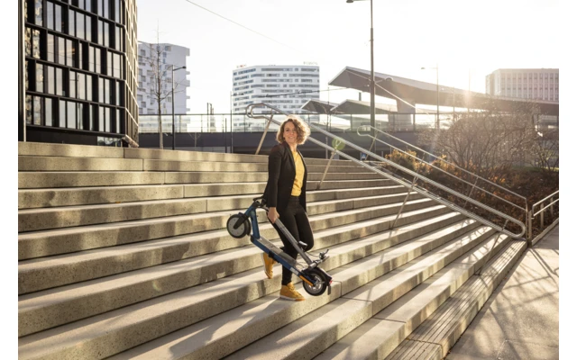 Grundig ERG 06 E-Scooter EKFV E-Scooter Blau 9 Grundig ERG 06 E-Scooter EKFV E-Scooter Blau – Bild 7